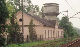 "Rogów, stary dworzec i wieża ciśnień", 30.09.1994. Fot. J. Szeliga